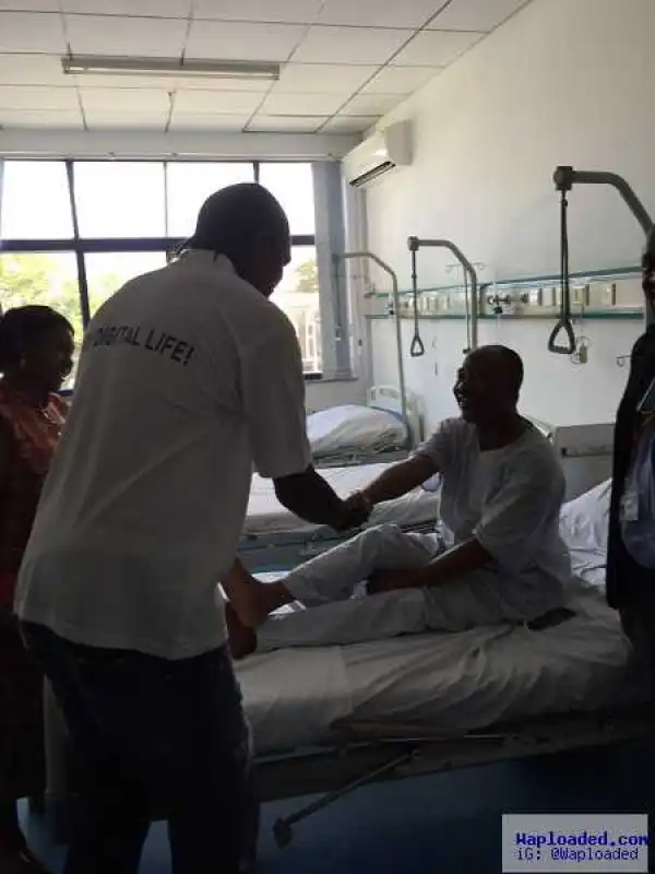 Wow! Football Legend, Kanu Nwankwo Gives Patients a Pleasant Surprise as He Visits Hospital (Photos)